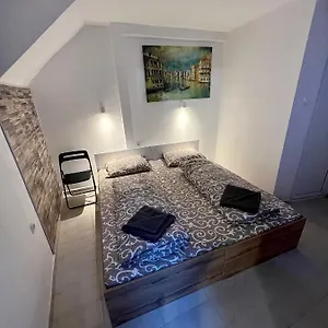 The Rainbow 1 & Free Secure Motorcycle Parking Apartamento