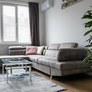 Maria-luiza's Cozy Apartment