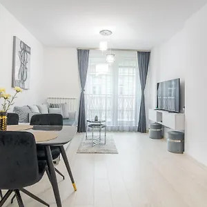 Paris Luxury Centre 2bdr W Work Desk And Wifi Near Nevsky Cathedral Apartment
