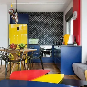 colorful-bnb-apartment.gethaifahotels.com/